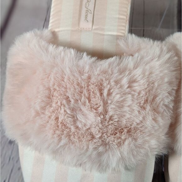 NWOT - VICTORIA'S SECRET Signature Satin Slippers - Picture 11 of 11